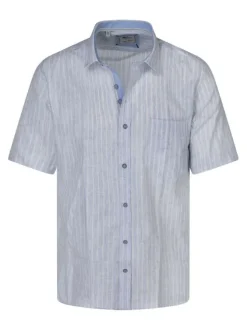 Chemise bleu clair à rayures avec une coupe droite et des manches courtes