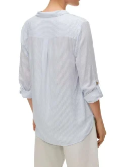 Chemise bleue à coupe ajustée pourvue d'un col à revers et de manches longues