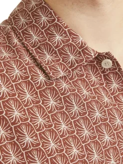Chemise brique imprimé avec une coupe droite à col français