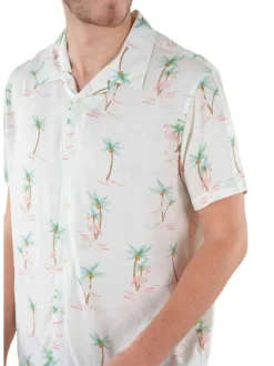 Chemise écrue imprimé tropicale avec une coupe regular fit et un col cubain