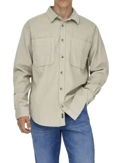 Chemise écrue unie en coton avec une coupe droite et un col à revers