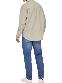 Chemise écrue unie en coton avec une coupe droite et un col à revers