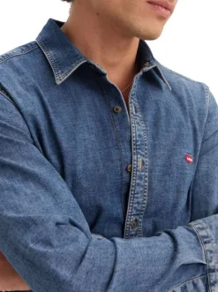 Chemise denim en coton mélangé bleue unie avec une coupe slim et le logo brodé