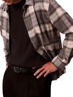 Chemise en coton beige et marron à carreaux avec des manches longues