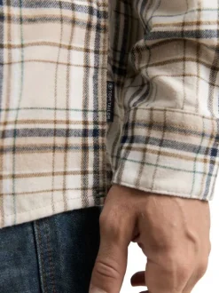 Chemise en coton beige à motif écossais pourvue d'une boutonnière