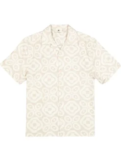Chemise en coton beige à motifs abstraits imprimés avec une coupe droite