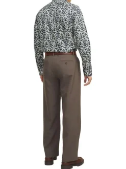 Chemise en coton beige à motifs liberty avec une coupe droite et col français