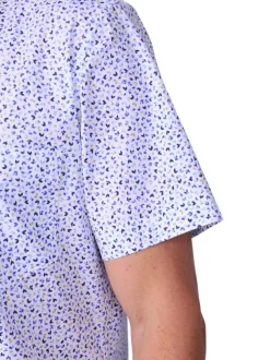 Chemise en coton biologique blanche unie à une coupe droite avec un col boutonné