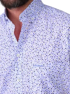 Chemise en coton biologique blanche unie à une coupe droite avec un col boutonné