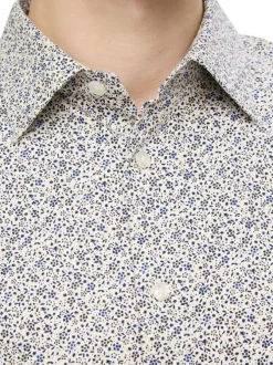 Chemise en coton biologique mélangé écrue fleurie à coupe droite col français