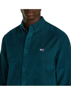 Chemise en coton biologique sapin unie avec une coupe droite et col américain