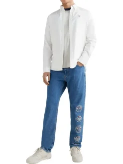 Chemise en coton blanc avec une coupe droite et un col français