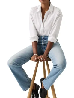 Chemise en coton blanche à coupe ajustée pourvue d'un col à revers