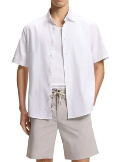 Chemise en coton blanche à coupe droite pourvue d'un col à revers