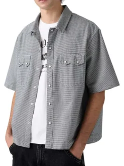 Chemise en coton blanche et noire unie avec une coupe droite et un col à revers