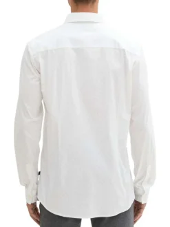 Chemise en coton blanche à pois avec une coupe droite et fermeture boutonnée