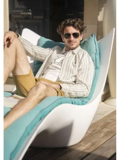 Chemise en coton blanche à rayures pourvue d'un col français
