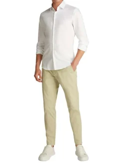 Chemise en coton blanche unie avec une coupe ajustée et le logo brodé en petit