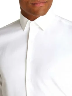 Chemise en coton blanche unie avec une coupe ajustée et les boutons cachés