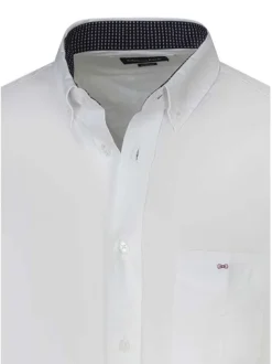 Chemise en coton blanche unie avec une coupe droite et un col américain