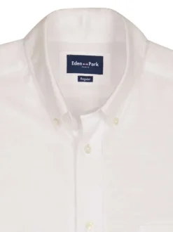 Chemise en coton blanche unie avec une coupe droite et un col à revers