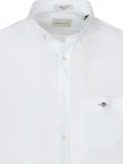 Chemise en coton blanche unie à col américain avec une poche plaquée