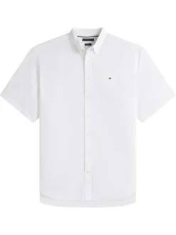 Chemise en coton blanche unie pourvue d'un col américain et d'une coupe droite