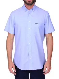 Chemise en coton bleu ciel unie avec unecoupe droite et un col boutonné