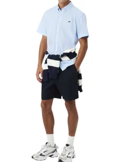 Chemise en coton bleu clair à coupe droite pourvue d'un col à revers