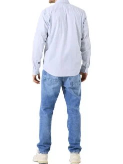 Chemise en coton bleue avec fermeture boutonnée et motif géométrique