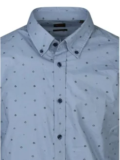 Chemise en coton bleue à motifs avec une coupe droite et un col américain