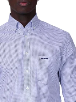 Chemise en coton bleue à motifs avec une coupe droite et un col à revers