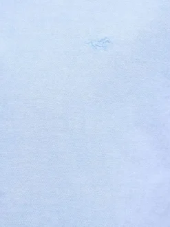 Chemise en coton bleue unie avec une coupe droite et un col à américain