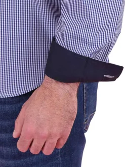Chemise en coton bleue vichy avec une coupe ajustée et un col boutonné