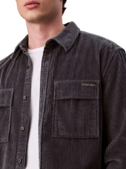 Chemise en coton bleu gris en velours avec une coupe droite et un col à revers