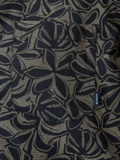 Chemise en coton bleu marine à imprimé floral avec une coupe droite