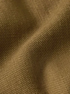 Chemise en coton brun unie avec une coupe droite et des poches
