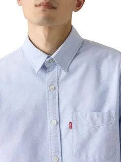 Chemise en coton ciel à coupe droite pourvue d'un col à revers