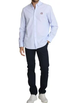 Chemise en coton ciel à coupe droite pourvue d'un col à revers