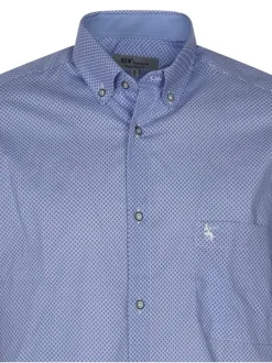 Chemise en coton ciel imprimé avec un col boutonné et une coupe droite