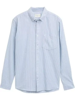 Chemise en coton ciel à rayures avec une coupe droite et un col boutonné
