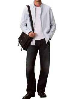 Chemise en coton ciel unie avec une coupe droite et un col à rabats