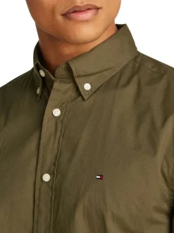 Chemise en coton ciel unie à coupe droite, col américain et boutons blancs