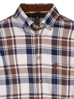Chemise en coton écrue à carreaux avec une coupe droite et un col à rabats