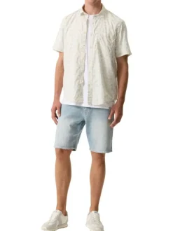 Chemise en coton écrue à imprimé floral avec une coupe droite