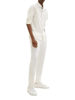 Chemise en coton écrue à pois avec une coupe droite et un col italien