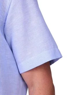 Chemise en coton et lin mélangé bleu à rayures avec une coupe droite