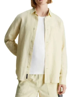 Chemise en coton et lin mélangé tilleul avec une coupe slim et un col français