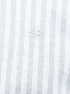 Chemise en coton et lin mélangé vert d'eau à rayures pourvue de manches courtes