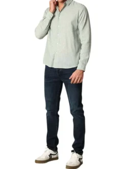 Chemise en coton et lin mélangé verte rayée avec une coupe droite